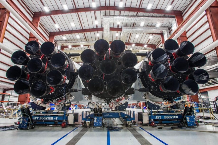 Her er Falcon Heavy-raketten.