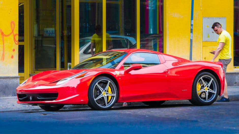 Ferrari jobber emd en elektrisk superbil.