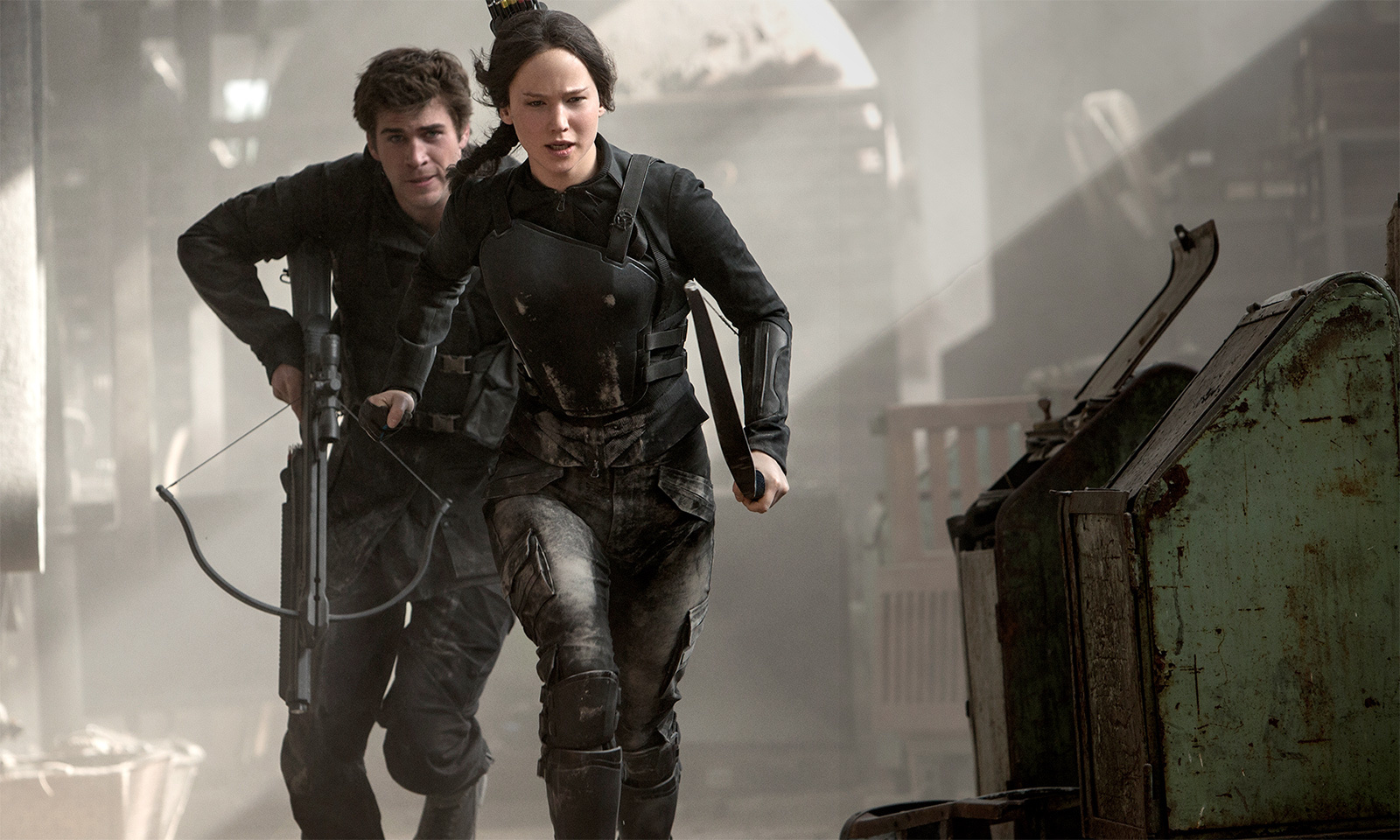 Jennifer Lawrence og Liam Hemsworth i The Hunger Games: Mockingjay - Part 1.