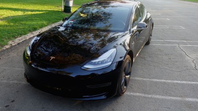 Tesla stanser Model 3-produksjonen i en uke.