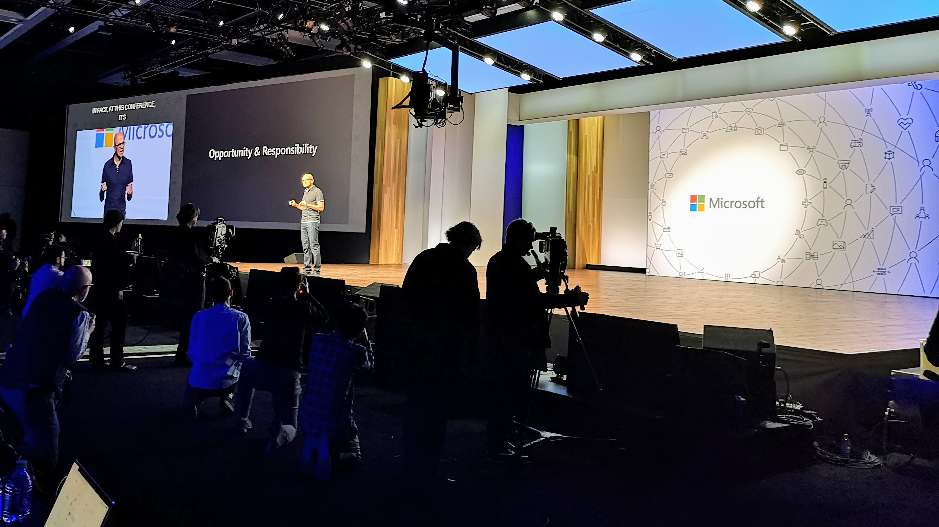 Microsoft ønsker å forandre alt med Microsoft 365 og AI i skyen
