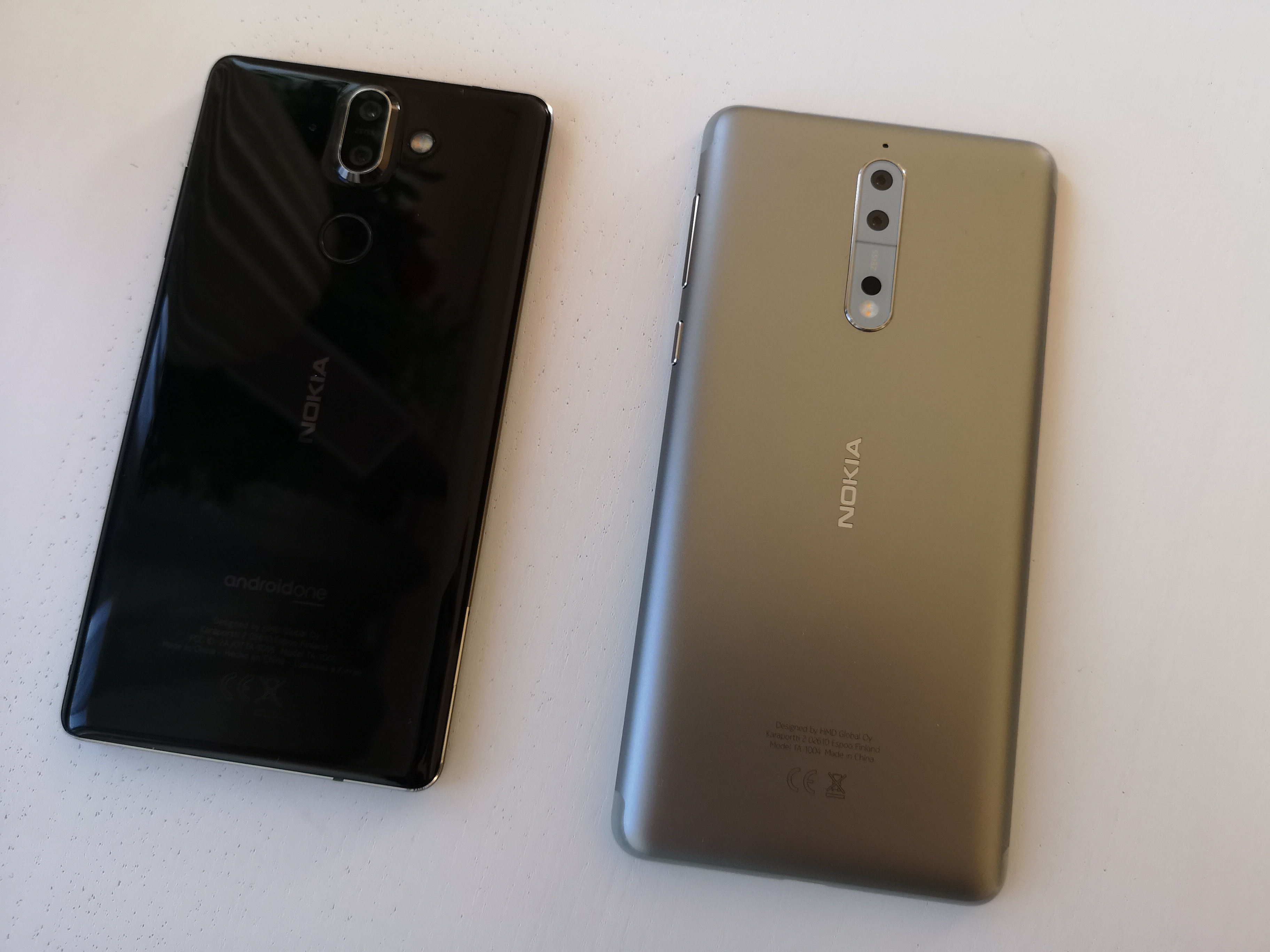 Det er få likheter mellom Nokia 8 Sirocco og Nokia 8.