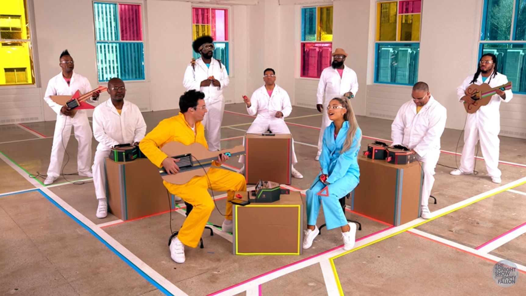 Se Ariana Grande, Jimmy Fallon og The Roots bruke Nintendo Labo som instrumenter.