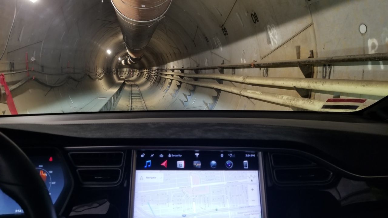 Se video av Elon Musk-selskapets første tunnel i Los Angeles.