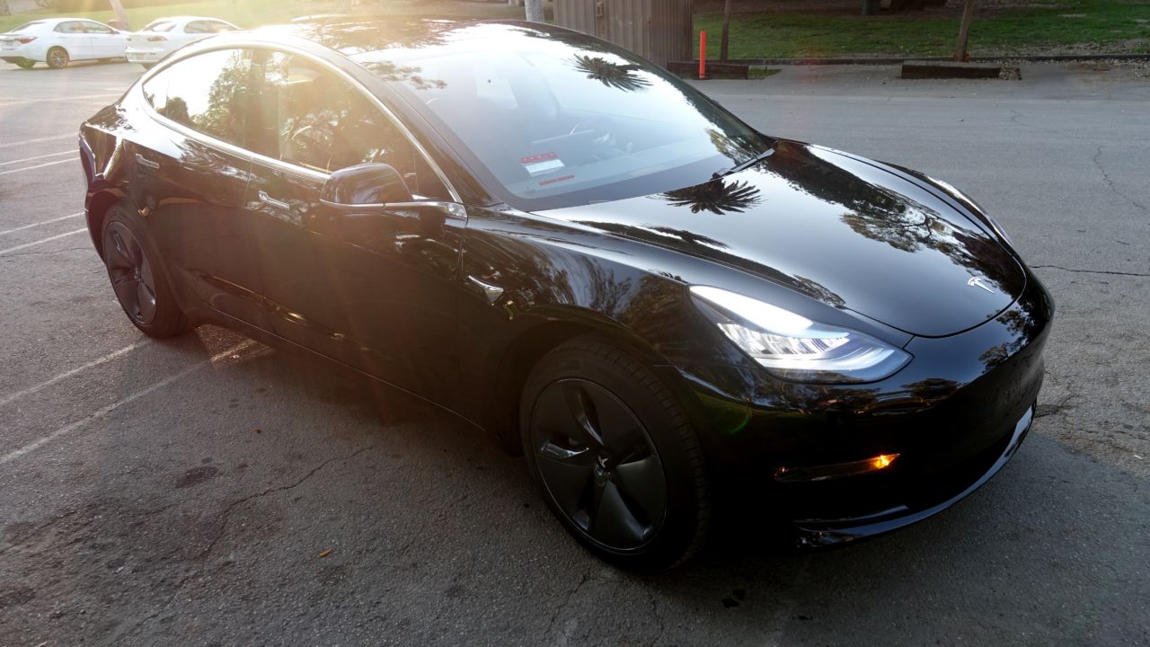 Tesla forbedrer Model 3-bremsene via programvareoppdatering.