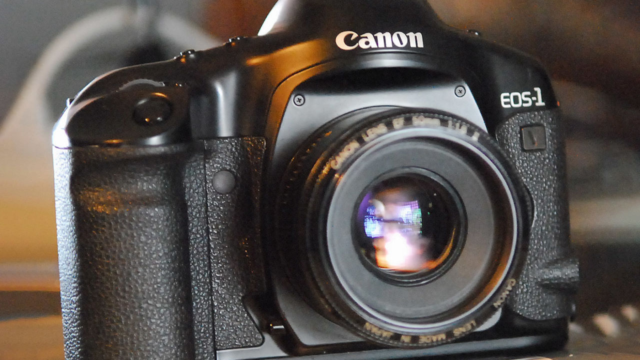 Canon avslutter salget av sitt siste analogkamera.