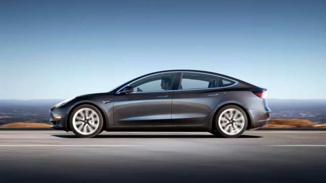 Tesla gjør Model 3 Performance rimeligere.