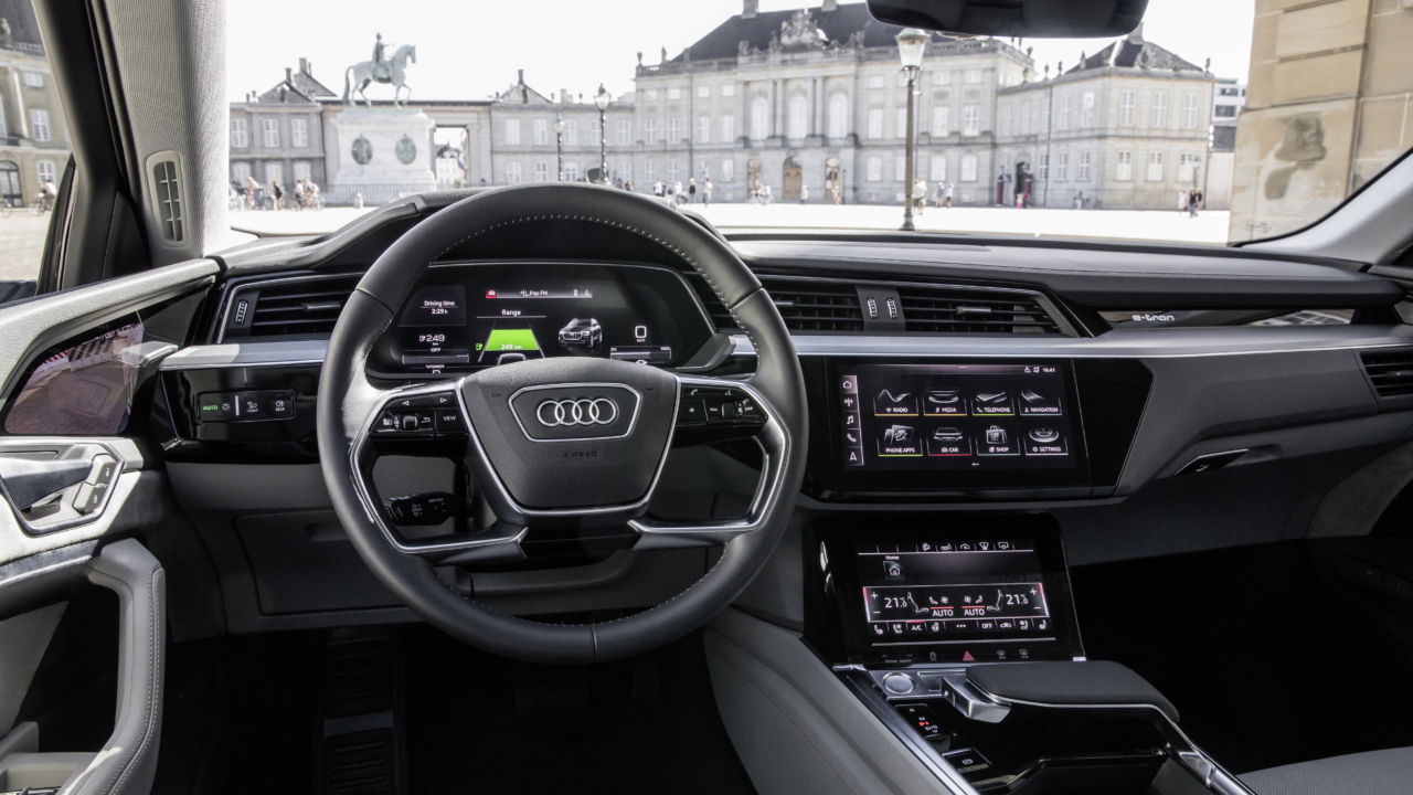 Se rykende ferske bilder av Audi e-tron-interiøet - speilene er byttet ut med kameraer.