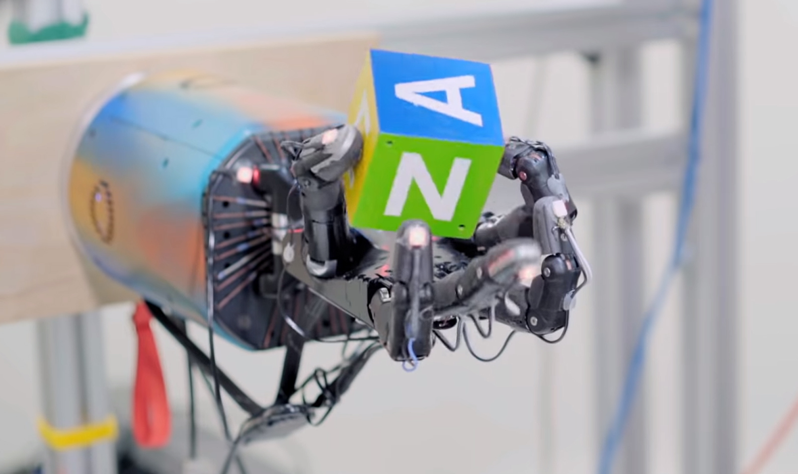 Simulert maskinlæring har blitt vellykket overført til fysisk robothånd