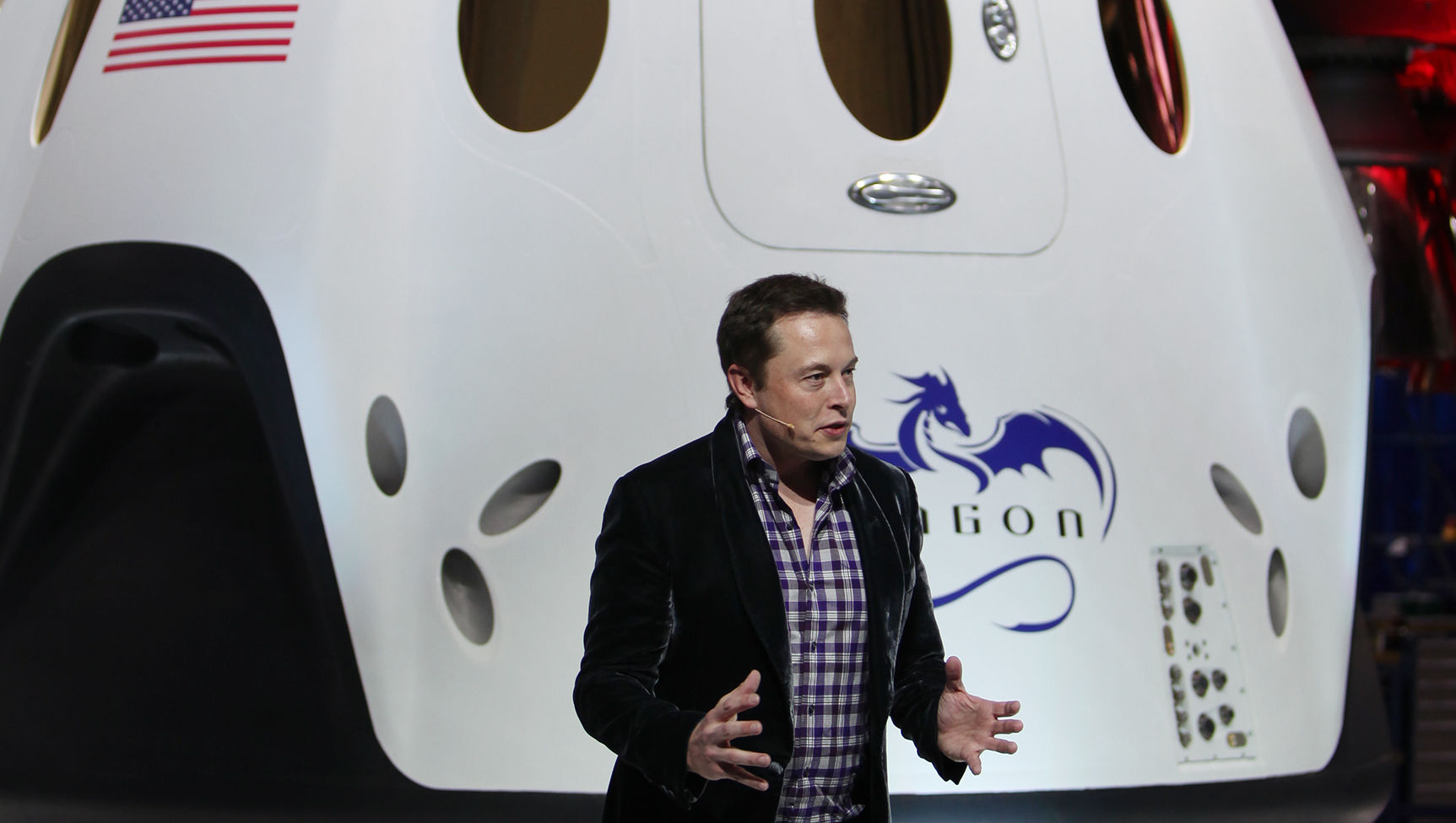 Elon Musk setter ny deadline for satelittinternett og gir sju sjefer sparken