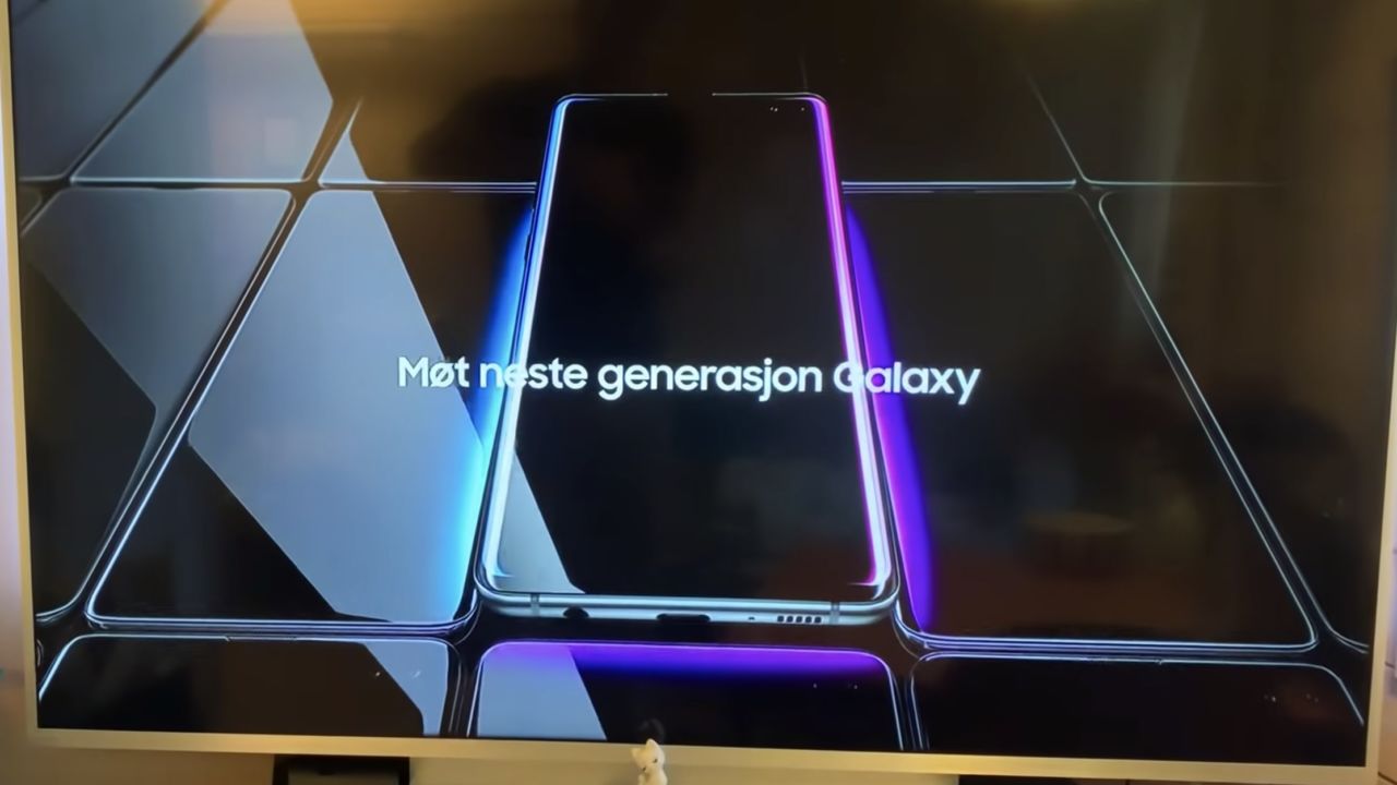 TV2 legger seg flate etter å ha sendt en Samsung Galaxy S10-reklame for tidlig.