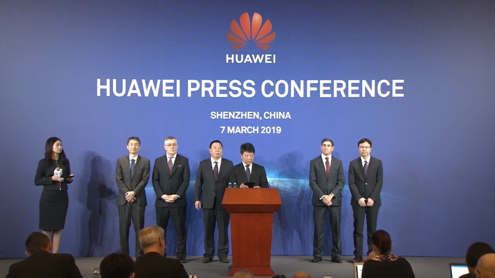 Under nattens konferanse annonserte Huawei søksmål mot USA.