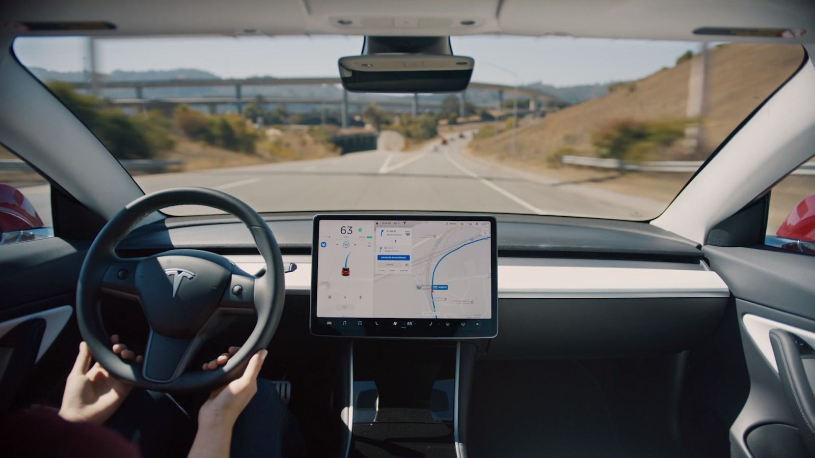 Tesla-kjøretøy med autopilot vil alle ha nytte av en oppdatering for å styre unna plagsomme hull i kjørefeltet.
