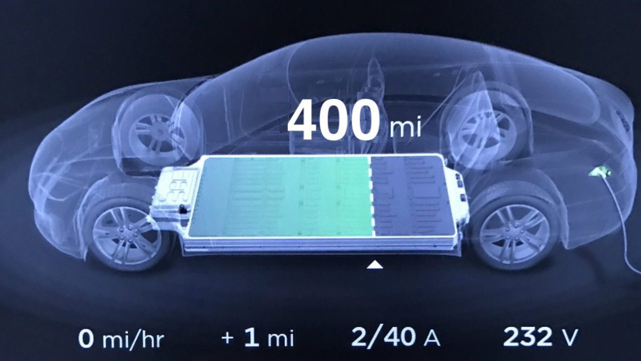 Tesla-sjefen: - Kan snart kjøre 650 kilometer på én fullading