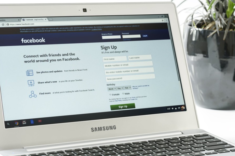 Facebook dømt til å frigi informasjon om personvern-brudd.