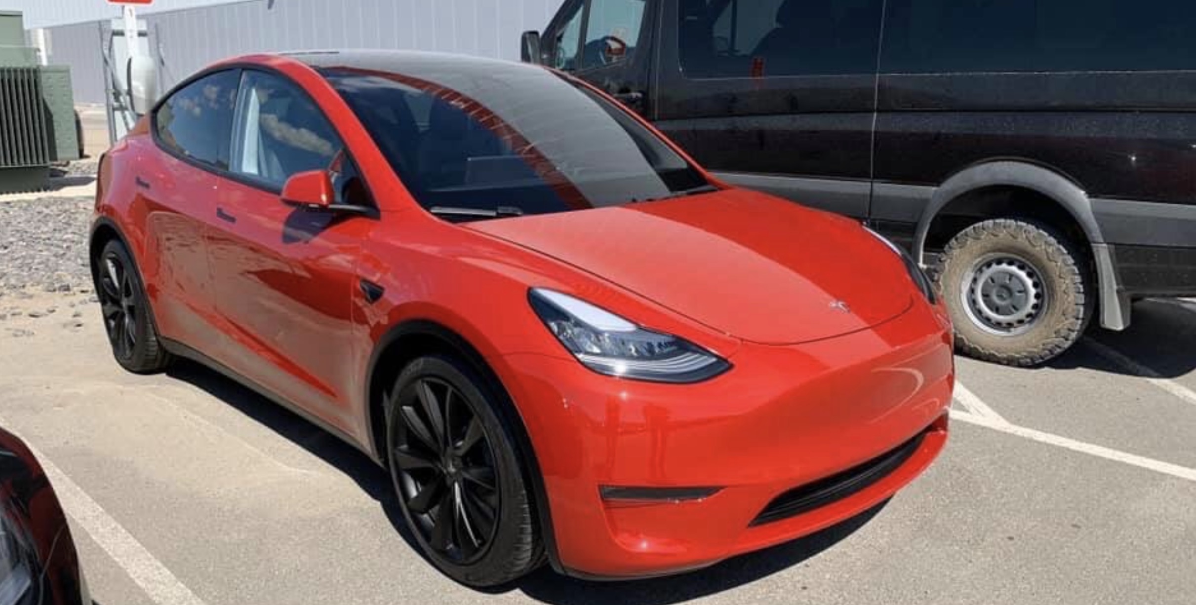 Tesla Model Y rød