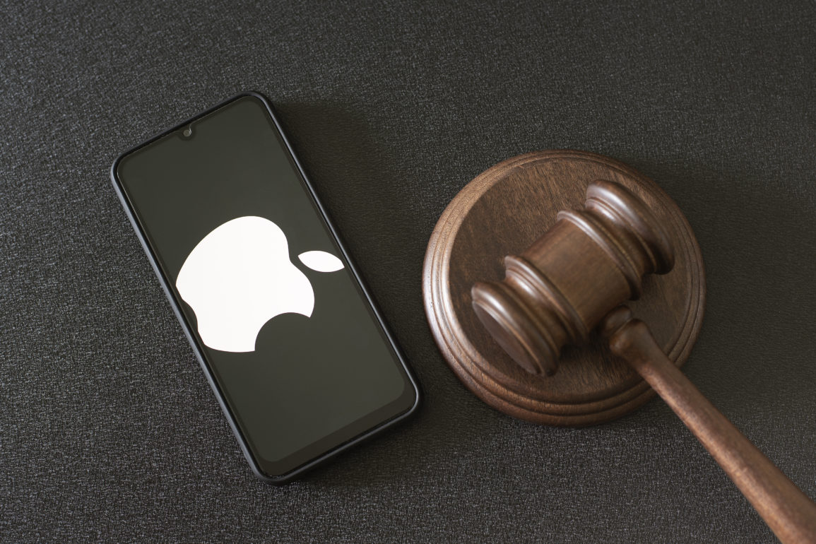 Rettsakene hoper seg opp for teknologiselskapet Apple, nå er det forbrukere i Storbrittania som føler seg forsmådd.