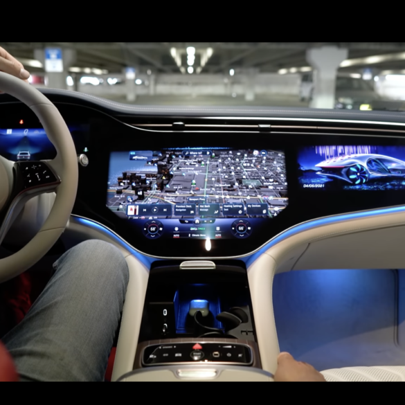 Innsiden av Mercedes Benz EQS 2022.