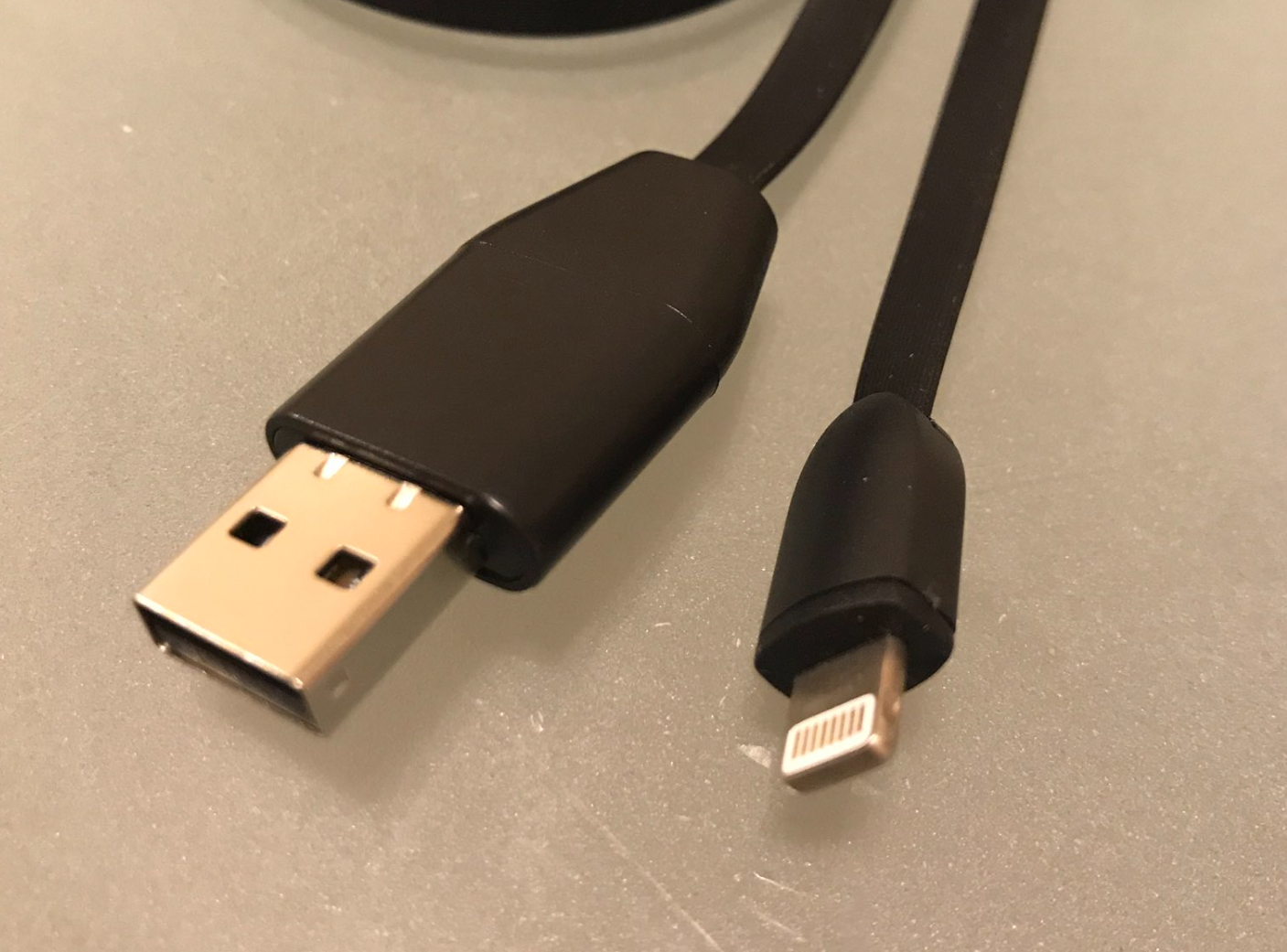 FBI advarer mot offentlige USB-kabler - ITavisen