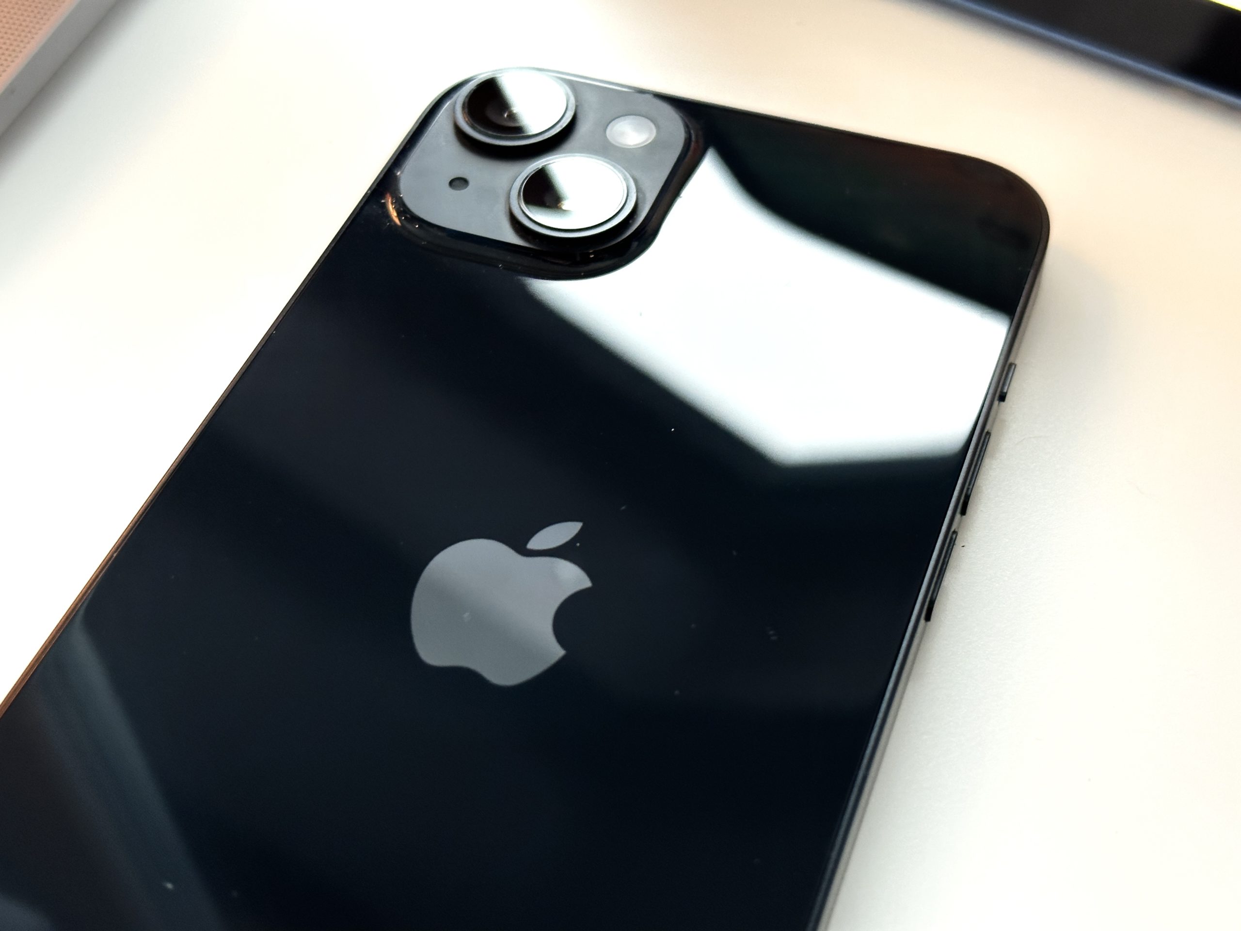 Apple-kunder redde det er noe feil med iPhone 14-batteriene - ITavisen