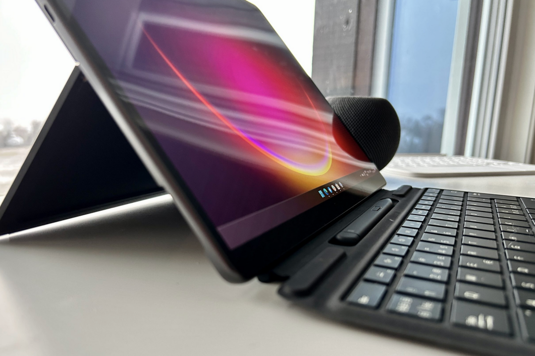 Microsoft Surface sarà completamente nuovo l'anno prossimo con un laptop notevolmente aggiornato