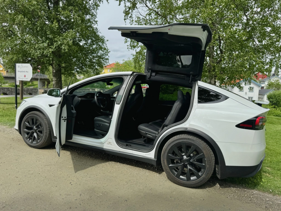 tesla model x 2024