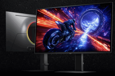 Samsung Odyssey OLED G6 – verdens første OLED-gamingskjerm med 500 Hz, vist forfra og bakfra, med futuristisk spillgrafikk på skjermen.