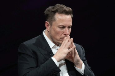 Elon Musk under konferanse – xAI saksøker Apple og OpenAI for ulovlig samarbeid om generativ AI.