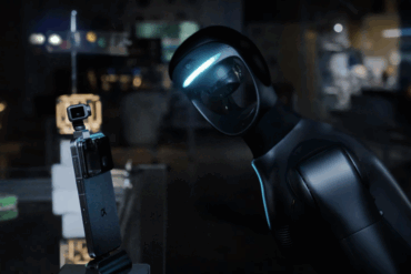 Humanoid robot med futuristisk design og lysende ansiktspanel vist i Honor-teaser før MWC, illustrerer selskapets satsing på AI, robotikk og integrasjon med mobilteknologi.