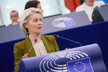 Ursula von der Leyen taler i Europaparlamentet om nye EU-regler for barns sikkerhet på nett og mulig aldersgrense for sosiale medier.