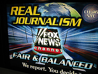 FAIR & BALANCED:  Man kan stille spørsmål ved objektiviten, men FoxNews er i alle fall underholdende. En stund.