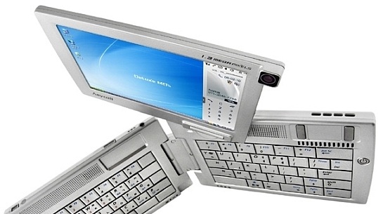 MIKRO-PC: Samsungs SPH-P9000 er en PC i mikroformat.