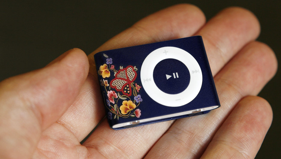 APRILSNARR: Apple har dessverre ingen planer om å lage noen bunad-inspirert iPod-kolleksjon.