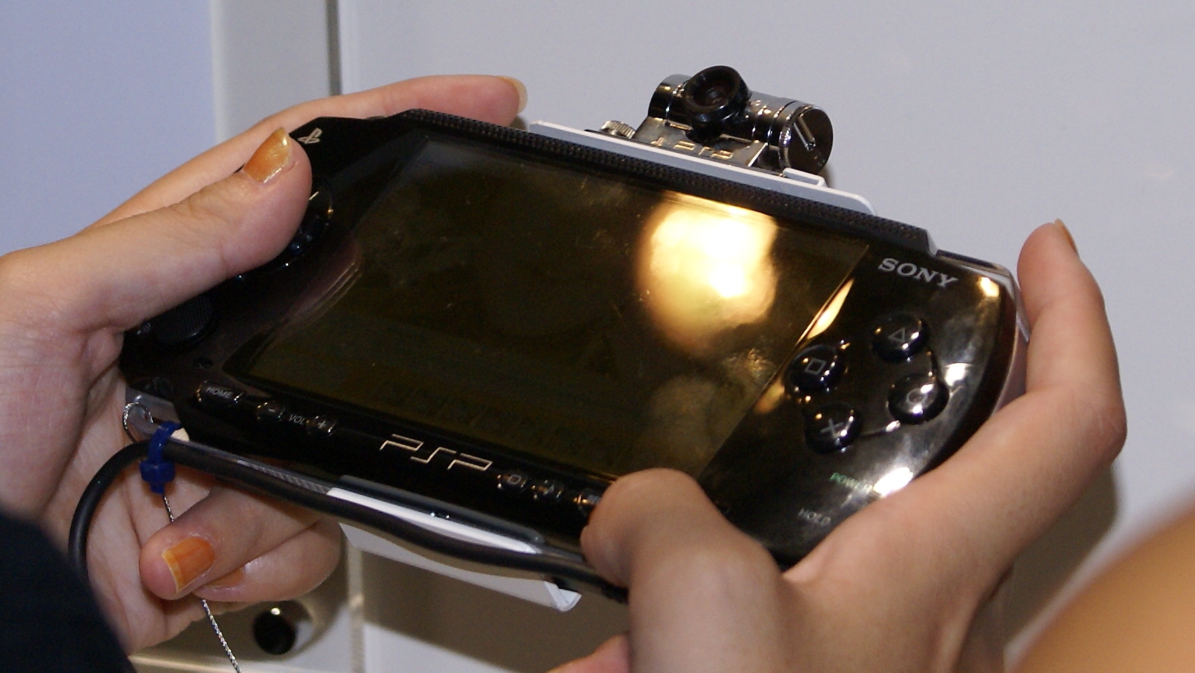 Sony håper at priskuttet sammen med nye spennende titler vil øke PSP-salget.