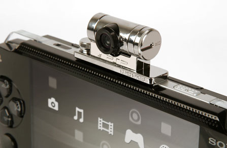 Sonys håndholdte spillmaskin PSP blir mobiltelefon i Storbrittania. Denne PSPen er utstyrt med Sony's Go!Cam.