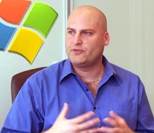 Barry Goff i Microsoft lover flere Extras til Ultimate-kunder.