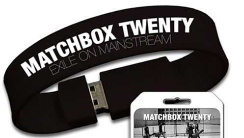ARMBÅND:  Slik ser bandet Matchbox Twentys siste album ut på USB-armbånd.