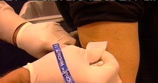 Implantater operert under huden kan bli løsningen på dop-problemetikken, mener svenske toppidrettsutøvere.