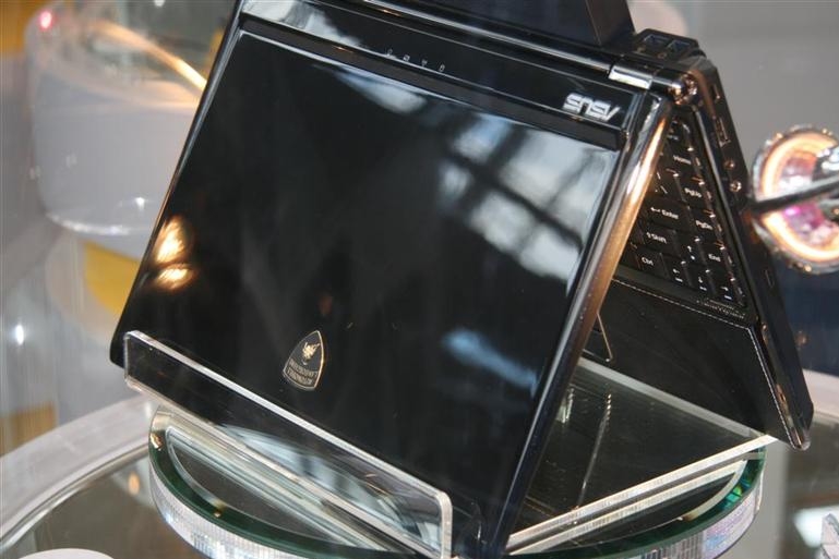 Asus med ny kompakt-laptop i lamborghini-serien. Navnet er VX3.