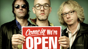 R.E.M er siste band ut med gratis nedlasting for fansen - før CDen kommer i butikkene.