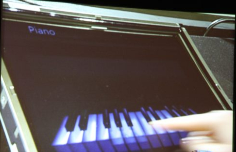 Piano som du kan spille direkte med fingrene på skjermen er en av nyhetene i Windows 7.