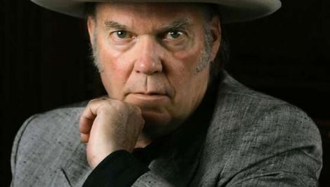 Nesten alle Neil Youngs plater selges på iTunes. Men selv er han ikke begeistret for lyden.