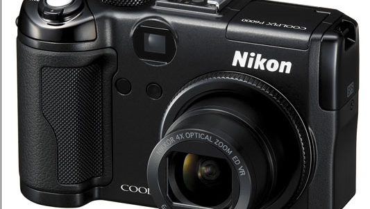 Nikons nye P600 har uten tvil proff-utseende.