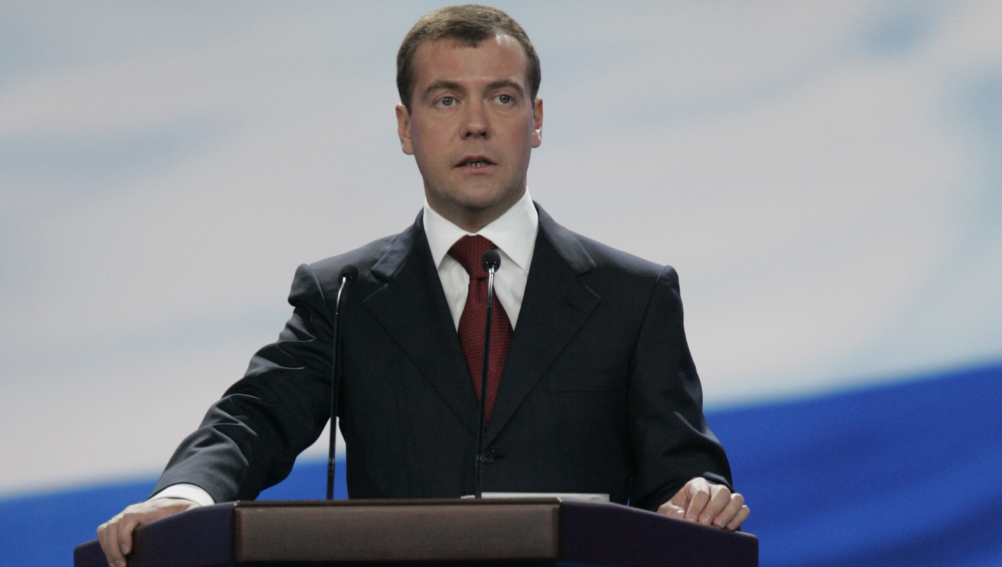Om det er Russlands president Dmitrij Medvedev som står bak nett-angrepene, er uvisst. Men det er et faktum at georgiske nettsteder blir «bombet». Og at Georgiske hackere svarer med å ta ned russiske netsteder.