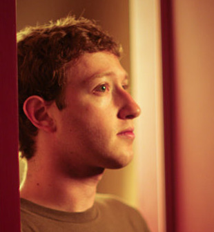 Zuckerberg (24) skryter av at Facebook har forandret hvordan vi kommuniserer på nett, men den unge sjefen har også måttet tåle kritikk.