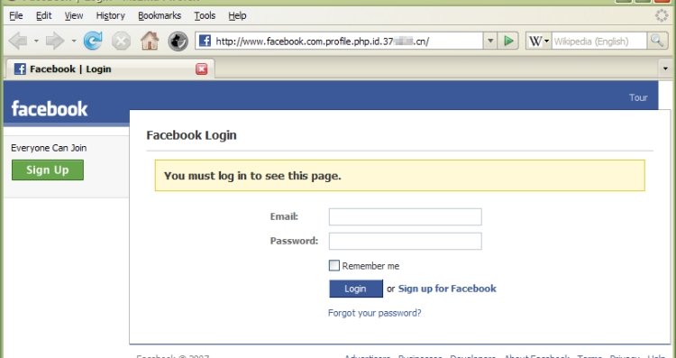Slik lurer hackerne Facebrook-brukere til å logge seg inn på en kopi av Facebook. Dermed kan de stjele brukrkontoen.