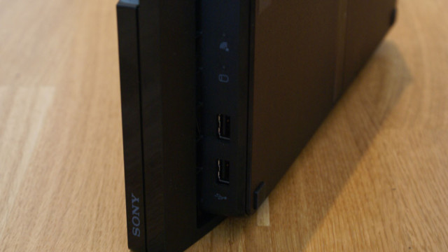 De to USB-portene på fronten