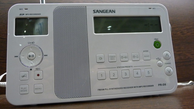 DAB-radioer med MP3-opptaker er ganske ofte å se. Men rene FM-radioer med innebygd digitalopptaker er ikke hverdagskost.