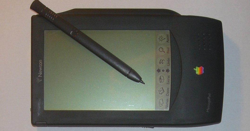 Apple stoppet salget av sin håndholdte Newton-PDA i 1998. Nå er utvikleren Michael Tchao tatt inn i varmen igjen.