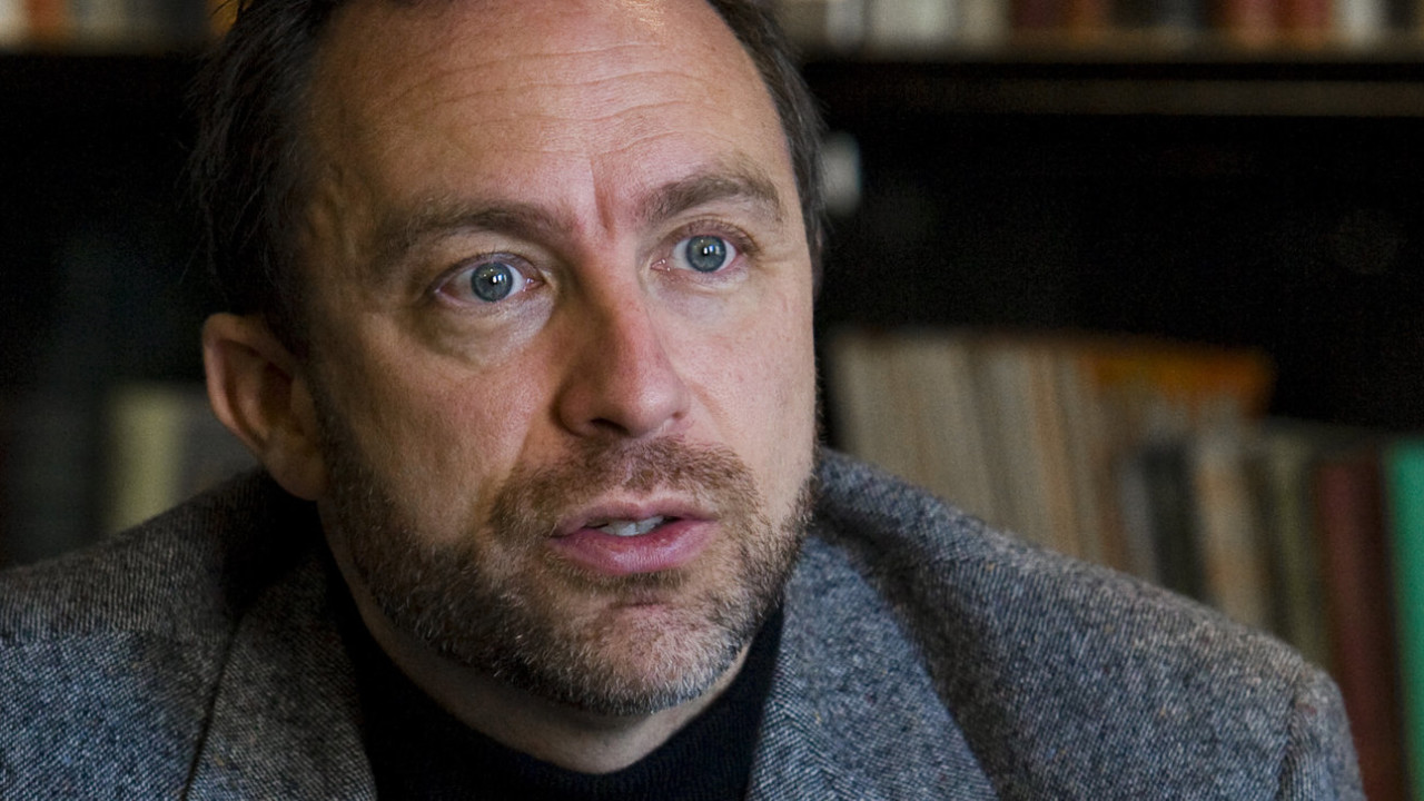 Jimmy Wales får kritikk både for å være for egenrådig og for å være for tolerant.